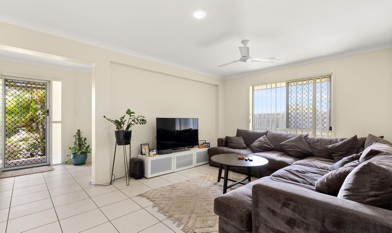 Photo - 6 Woodland Court, Murrumba Downs QLD 4503 - Image 5