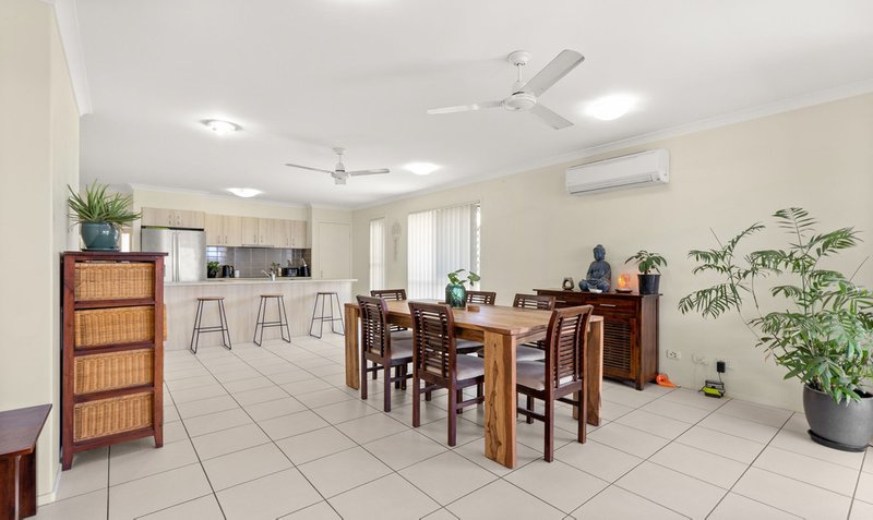 Photo - 6 Woodland Court, Murrumba Downs QLD 4503 - Image 6