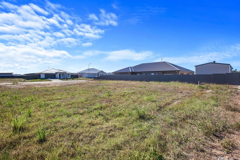 Photo - 6 Woodruff Crescent, Nikenbah QLD 4655 - Image 9