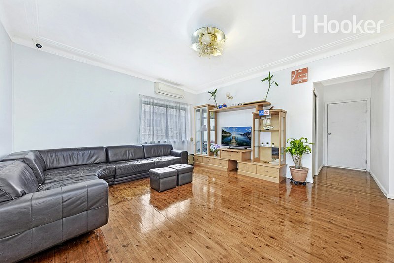 Photo - 6 Woods Ave , Cabramatta NSW 2166 - Image 5