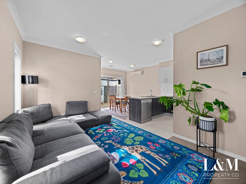 Photo - 6 Wyndcliffe Way, Roxburgh Park VIC 3064 - Image 4