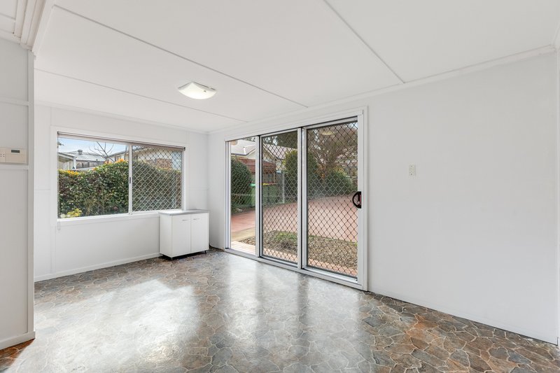 Photo - 6 Wyndham Street, North Toowoomba QLD 4350 - Image 5