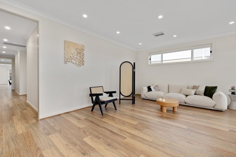 Photo - 6 Yang Road, Mambourin VIC 3024 - Image 2