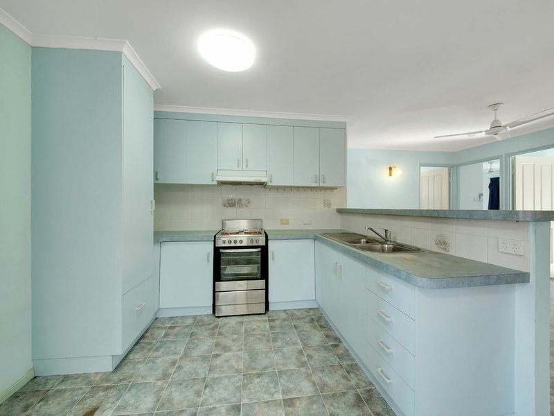 Photo - 6 Yaraan Court, Boyne Island QLD 4680 - Image 5