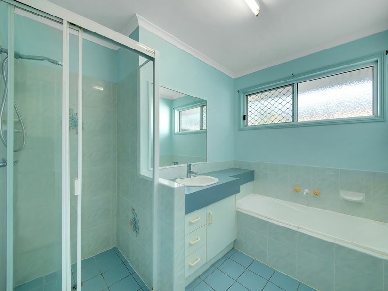 Photo - 6 Yaraan Court, Boyne Island QLD 4680 - Image 11