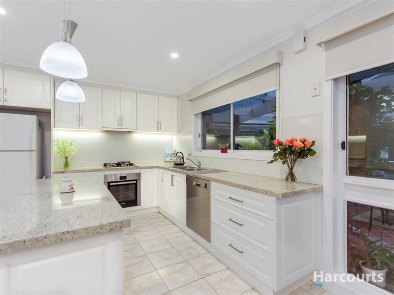 Photo - 6 Yellowstone Close, Rowville VIC 3178 - Image 5