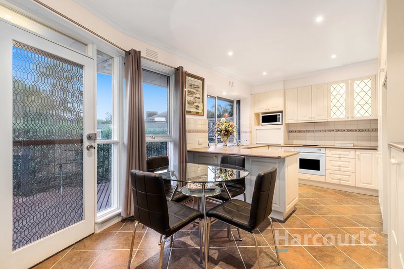 Photo - 6 York Court, Wantirna South VIC 3152 - Image 2