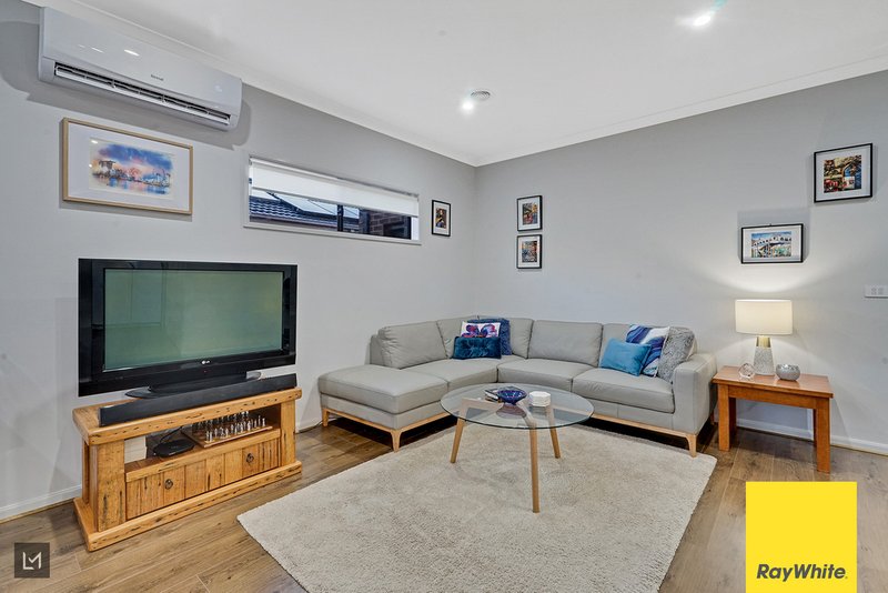 Photo - 6 Yosemite Street, Point Cook VIC 3030 - Image 5