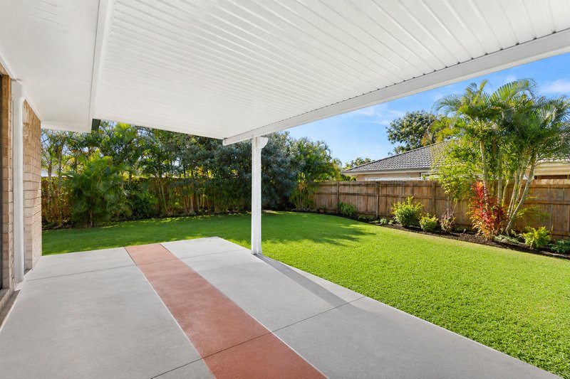 Photo - 6 Zircon Street, Urangan QLD 4655 - Image 2