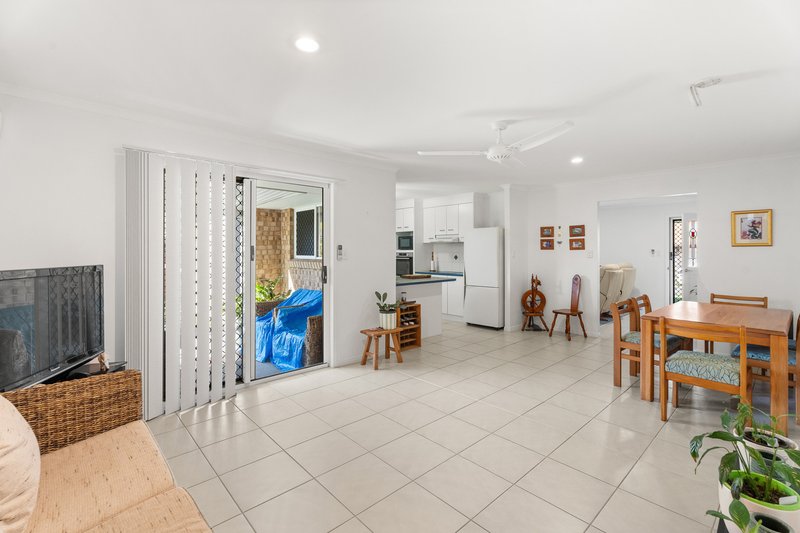 Photo - 6 Zircon Street, Urangan QLD 4655 - Image 3