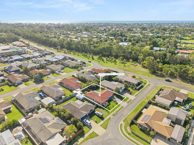 Photo - 6 Zircon Street, Urangan QLD 4655 - Image 7