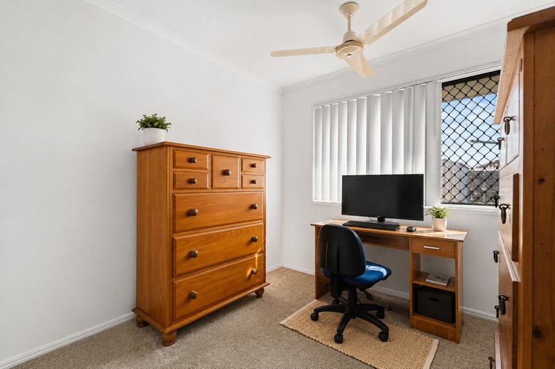 Photo - 6 Zircon Street, Urangan QLD 4655 - Image 15