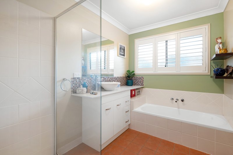 Photo - 6 Zorina Court, Eatons Hill QLD 4037 - Image 12