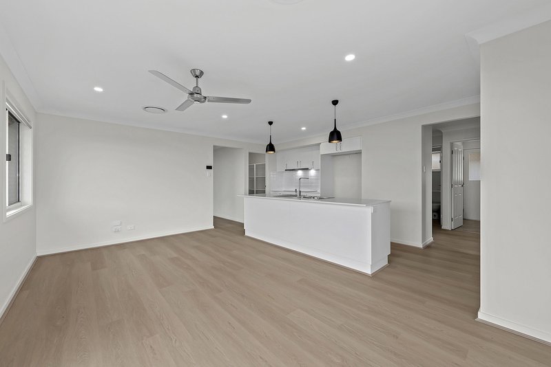 Photo - 60 Adelaide Street, Cranley QLD 4350 - Image 11