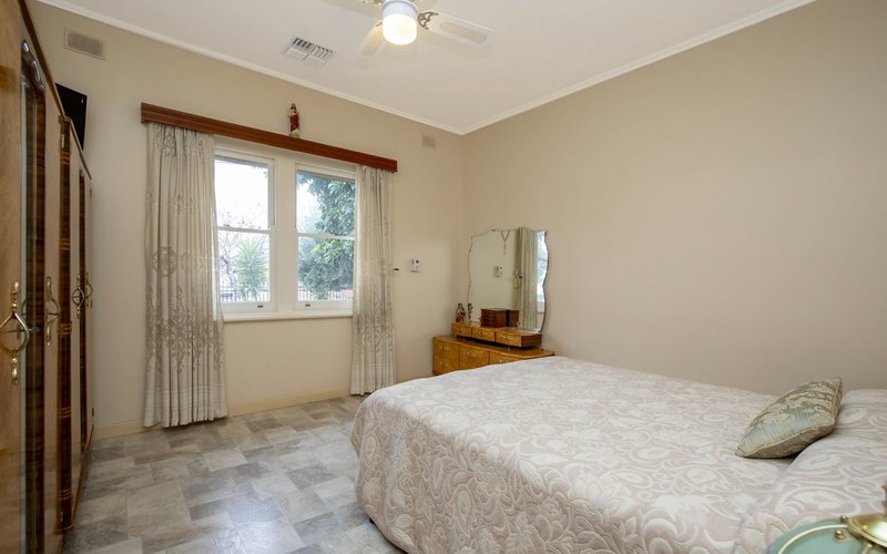 Photo - 60 Alexander Avenue, Campbelltown SA 5074 - Image 4