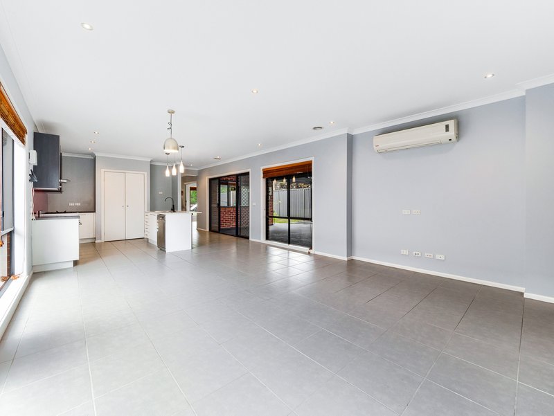 Photo - 60 Alisma Boulevard, Cranbourne North VIC 3977 - Image 10