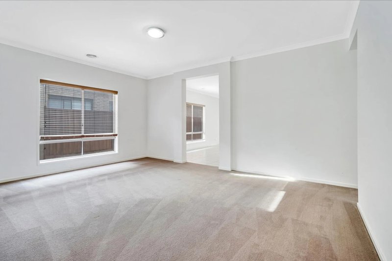 Photo - 60 Beachview Parade, Point Cook VIC 3030 - Image 3