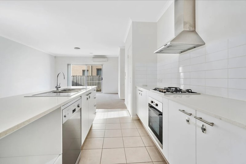 Photo - 60 Beachview Parade, Point Cook VIC 3030 - Image 6