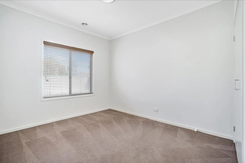 Photo - 60 Beachview Parade, Point Cook VIC 3030 - Image 8