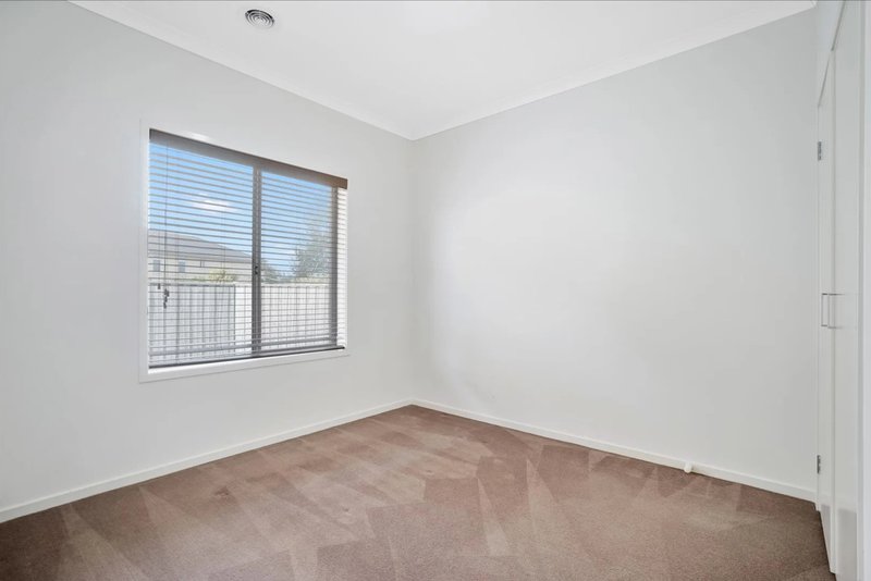 Photo - 60 Beachview Parade, Point Cook VIC 3030 - Image 9