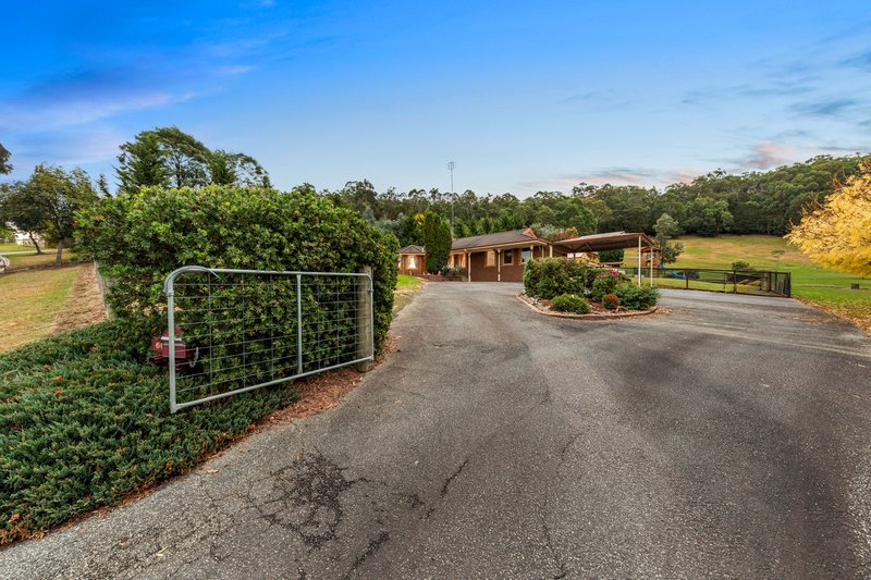 Photo - 60 Bellbird Close, Pakenham VIC 3810 - Image 2