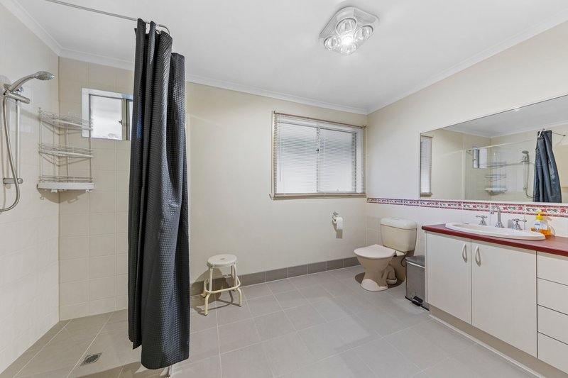 Photo - 60 Bellbird Close, Pakenham VIC 3810 - Image 15