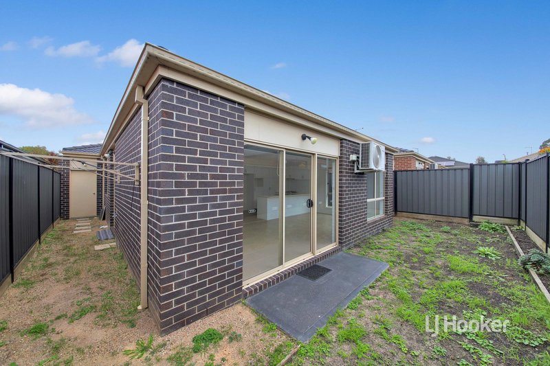 Photo - 60 Bilby Street, Craigieburn VIC 3064 - Image 11