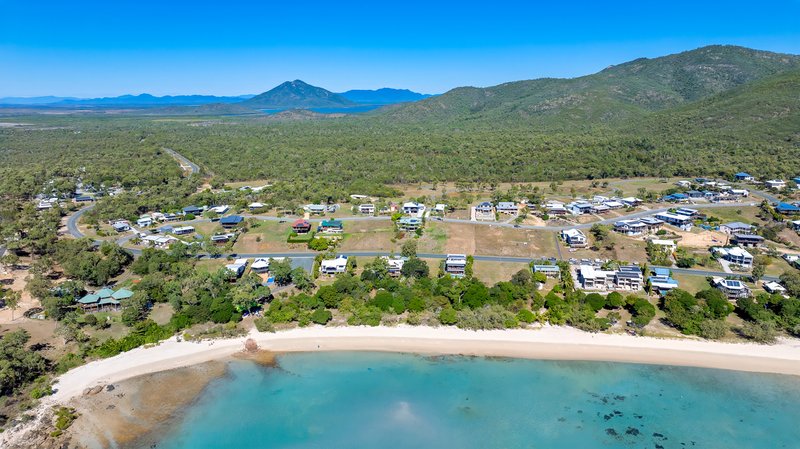 Photo - 60 Blackcurrant Drive, Hideaway Bay QLD 4800 - Image 4