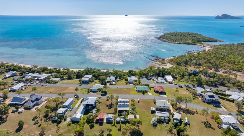 Photo - 60 Blackcurrant Drive, Hideaway Bay QLD 4800 - Image 5