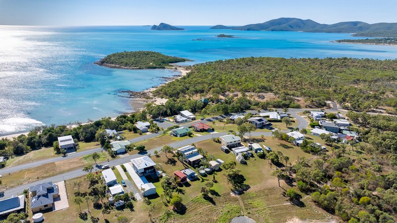 Photo - 60 Blackcurrant Drive, Hideaway Bay QLD 4800 - Image 12