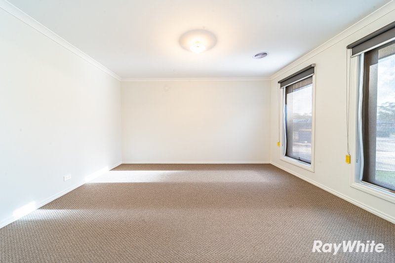 Photo - 60 Blossom Drive, Epsom VIC 3551 - Image 8