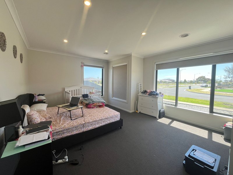 Photo - 60 Bridport Circuit, Tarneit VIC 3029 - Image 7