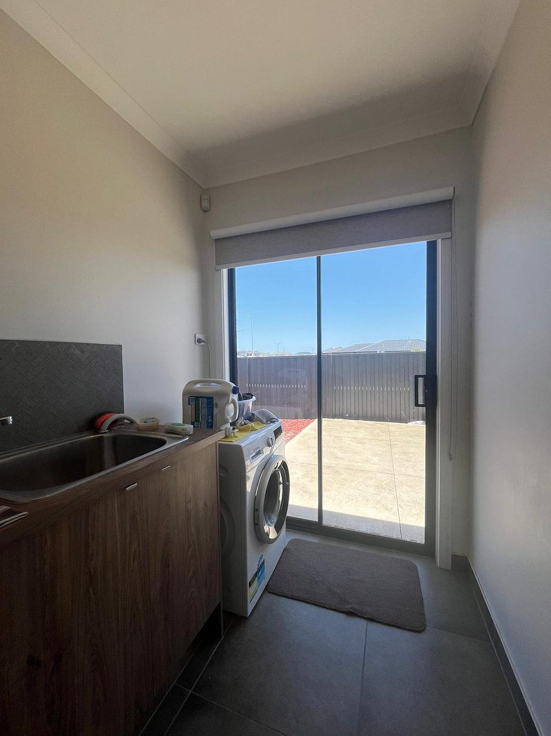 Photo - 60 Bridport Circuit, Tarneit VIC 3029 - Image 10