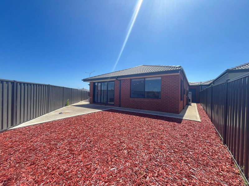 Photo - 60 Bridport Circuit, Tarneit VIC 3029 - Image 12