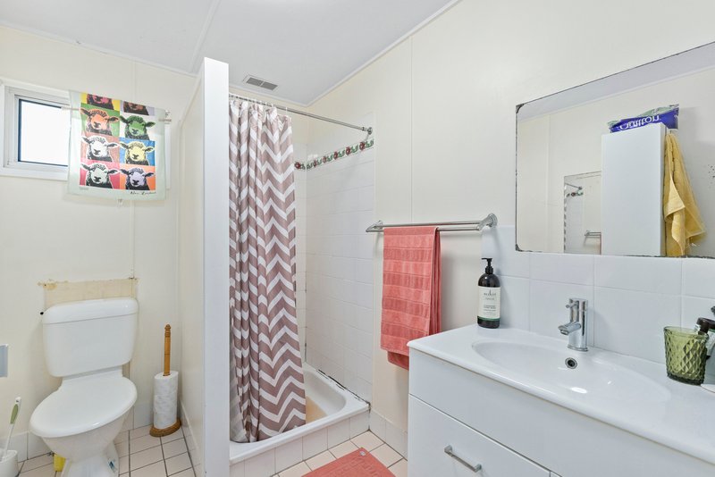 Photo - 60 Cameron Street, Fairfield QLD 4103 - Image 8