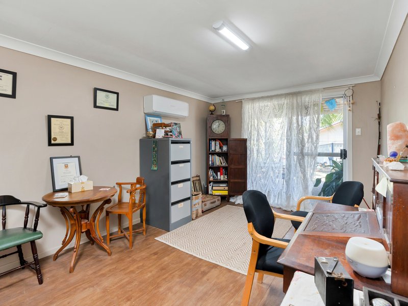 Photo - 60 Campbell Street, Emerald QLD 4720 - Image 11