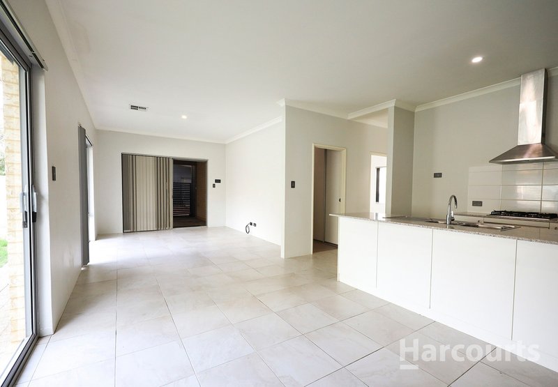 Photo - 60 Cassowary Crescent, Coodanup WA 6210 - Image 7