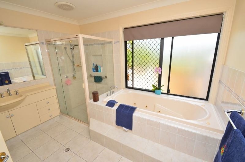 Photo - 60 Christina Ryan Way, Arundel QLD 4214 - Image 18