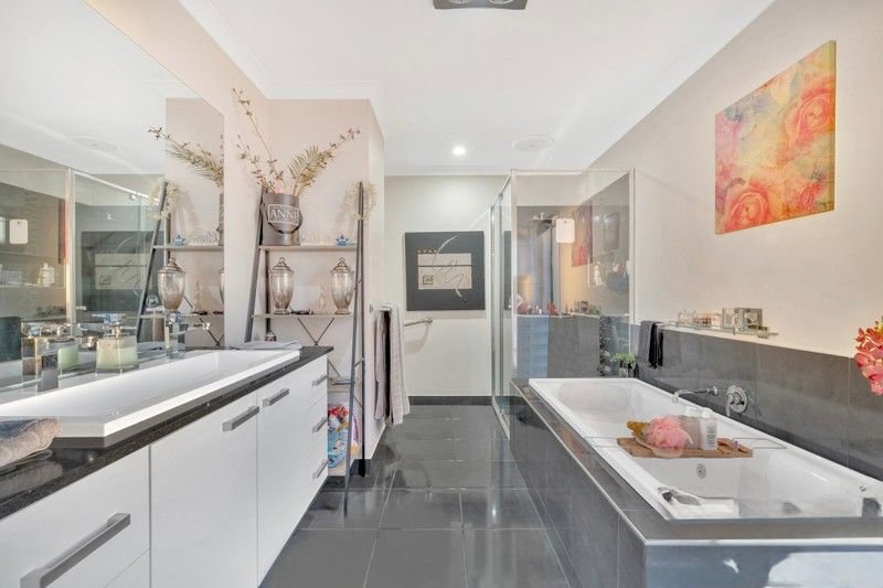 Photo - 60 City Vista Circuit, Cranbourne West VIC 3977 - Image 4