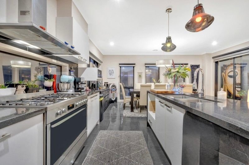 Photo - 60 City Vista Circuit, Cranbourne West VIC 3977 - Image 6