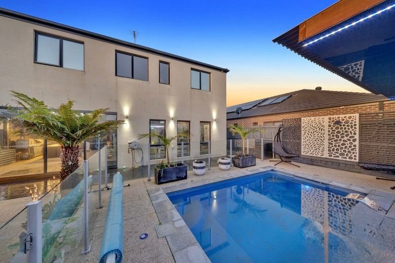 Photo - 60 City Vista Circuit, Cranbourne West VIC 3977 - Image 11