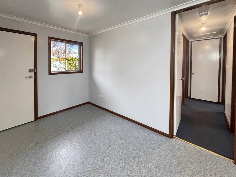 Photo - 60 Clifton Boulevard, Griffith NSW 2680 - Image 5