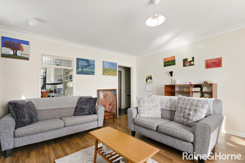 Photo - 60 Donald Road, Karabar NSW 2620 - Image 2