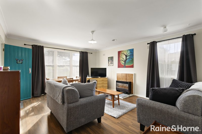 Photo - 60 Donald Road, Karabar NSW 2620 - Image 3