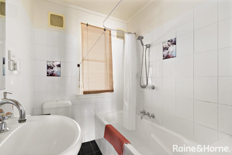 Photo - 60 Donald Road, Karabar NSW 2620 - Image 8