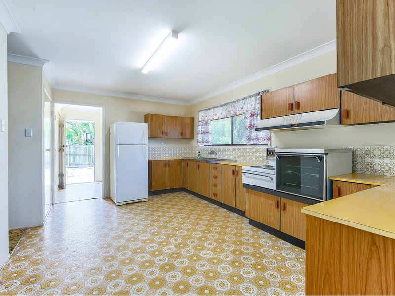 Photo - 60 Dunedoo Street, Stafford QLD 4053 - Image 4