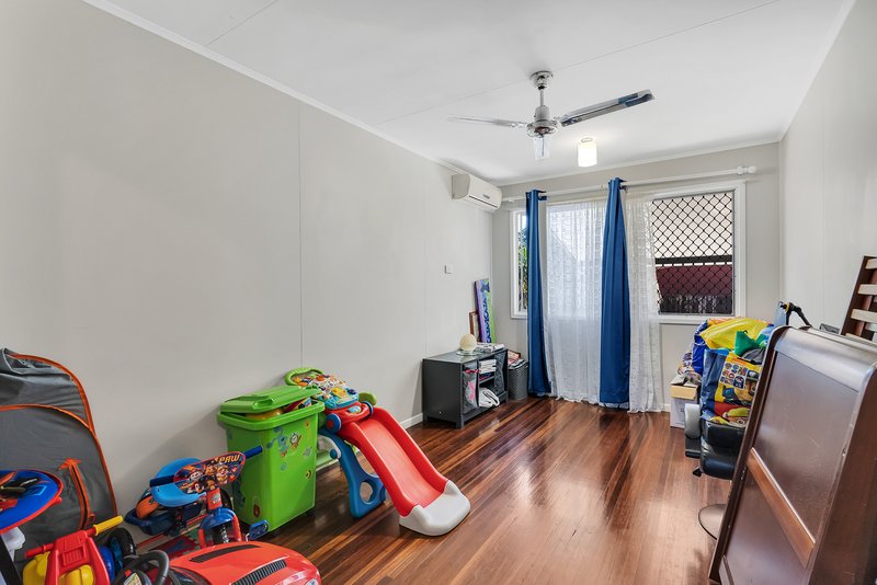 Photo - 60 Enmore Street, Manoora QLD 4870 - Image 9