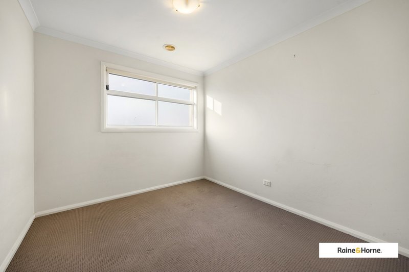 Photo - 60 Featherbrook Drive, Point Cook VIC 3030 - Image 9