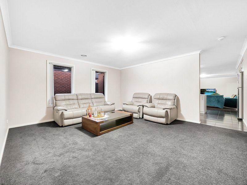 Photo - 60 Fortuna Crescent, Cranbourne West VIC 3977 - Image 16