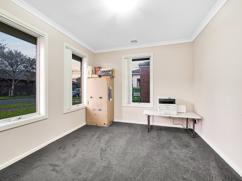 Photo - 60 Fortuna Crescent, Cranbourne West VIC 3977 - Image 23